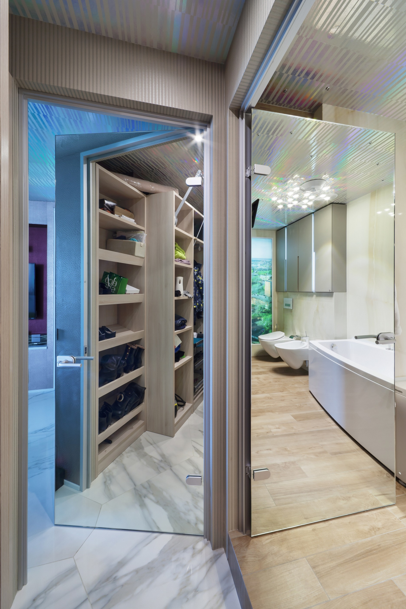 Стеклянные распашные двери